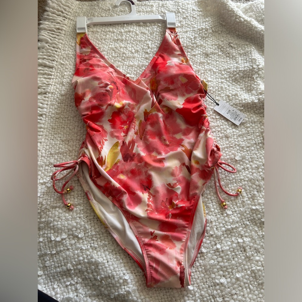 Brand new Shade and Shore one piece XL